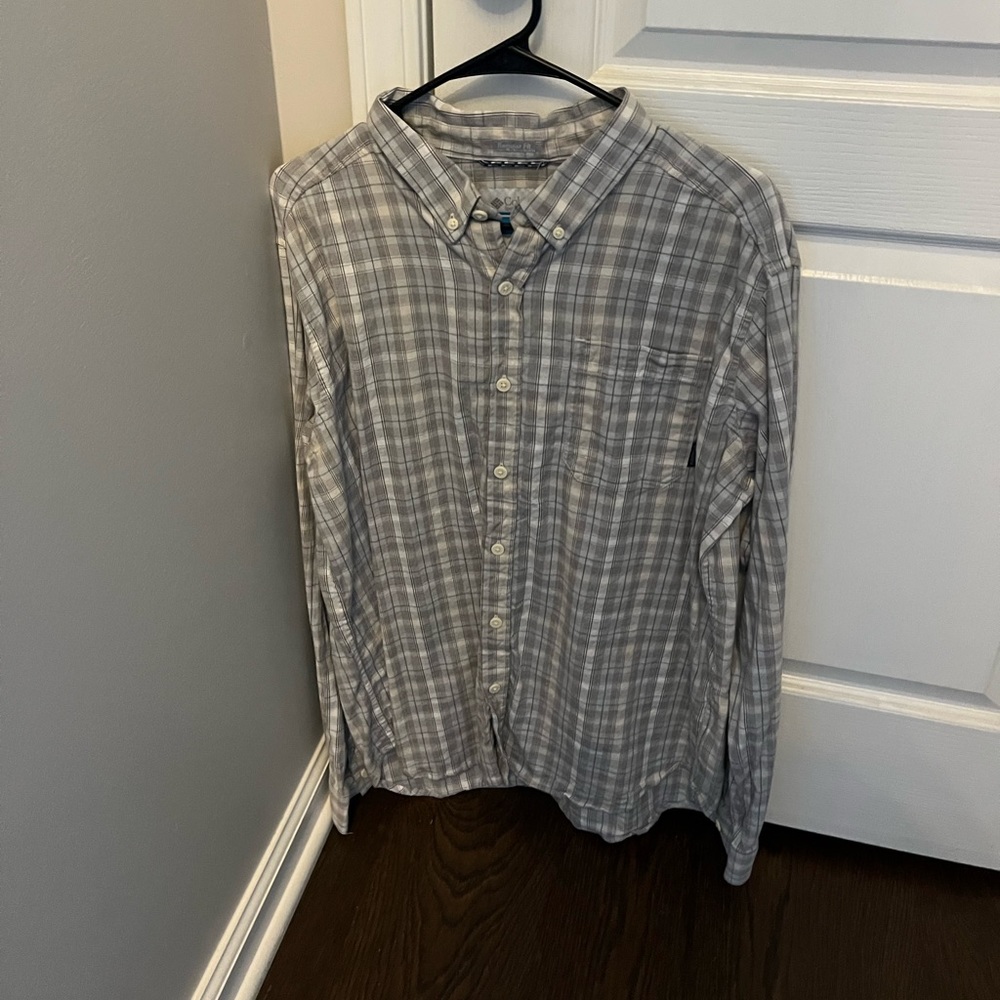 Mens button down shirt. Columbia. Large.